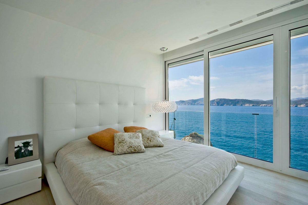 спальня с видом на море
